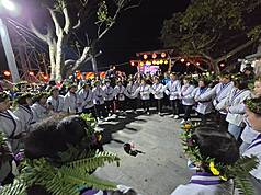 屏東縣高樹鄉加蚋埔夜祭3日晚間登場，遵循古禮崇敬祖靈，進行包括趒戲等禮儀，展現馬卡道族人對自然環境的崇敬及感恩，感謝「阿姆祖」對族人庇佑。