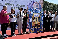 台鐵集集支線第1階段復駛，5日通車至集集站，交通部長陳世凱（右4）、台鐵公司董事長鄭光遠（右
3）、觀光署長陳玉秀（左4）、南投縣長許淑華（左3）等人出席復駛典禮。 (圖：中央社)