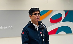 高雄市衛生局心衛中心前執行秘書涉利用職務之便，肉搜並性侵未成年被害人。高雄市長陳其邁（圖）6日接受媒體聯訪表示，已要求衛生局及社會局務必痛定思痛，將制度缺漏進行完整檢討。
