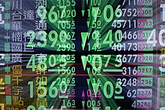 台北股市8日終場收在30360.55點，下跌74.92點，跌幅0.25%，成交值降至新台幣7365.1億元。