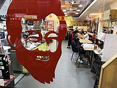 鬍鬚張股份有限公司11日表示，12日起小碗飄香滷肉飯漲新台幣5元，魯肉飯便當漲4元、唐山里肌豬排便當漲5元、香酥雞腿便當漲5元、雞肉飯便當漲4元、懷舊魯肉飯漲5元、老皮嫩肉漲2元，平均漲幅3.8％，其他產品維持原價。

