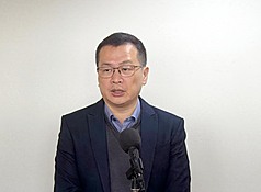 國民黨立委羅智強表示，重大軍購案，呼籲賴總統應到立院國情報告。(圖：中央社)