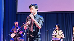 駐芬蘭代表林昶佐16日受邀在北歐最大Matka旅展演出，為本屆旅展主舞台唯一受邀演出的外國音樂表演
者。
