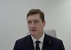 美國總統川普對取得格陵蘭的態度越趨強硬，前白宮國安會幕僚長葛瑞16日受訪表示，美國和格陵蘭未來的關係可考慮像是關島等領地安排，或雙方簽署「自由聯合協定」（COFA）。