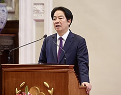 PD
賴總統接見全國模範公務人員代表（2）
總統賴清德（圖）19日在總統府接見114年全國模範
公務人員代表並致詞表示，大家的努力付出，讓國家
更強、讓社會更進步、讓人民更幸福，也讓世界看見
台灣。
中央社記者張皓安攝　115年1月19日
