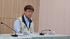 疾管署防疫醫師林詠青20日表示，多數人感染微小病毒B19型的症狀輕微，但血液疾病、免疫低下者及孕婦重症風險高，如併發心肌炎致死率可達3成，高風險族群應避免與有上呼吸道症狀者接觸。
