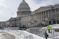 美國聯邦參議院外交委員會29日審議多項法案，其中「台灣主權象徵法案」因議員各持立場而擱置。圖為國會大廈。