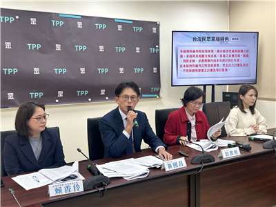 民眾黨團今天(26日)召開記者會提出「保衛國家安全及強化不對稱戰力計畫採購特別條例」草案，明定總額上限為新台幣4,000億元，採一年一期方式編列。(趙婉淳 攝)