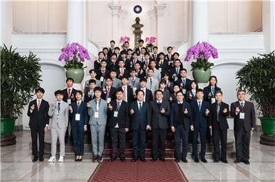 賴清德總統21日接見「2025年國際數理學科奧林匹亞競賽代表團」。(圖：總統府)