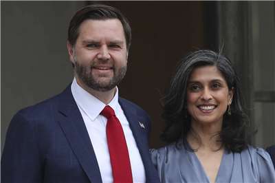 美國副總統范斯(JD Vance)和夫人烏沙．范斯(Usha Vance)。 (檔案照)