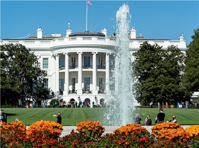 美國宣布對部分高階半導體徵收25%國安關稅後，白宮再表態還會有進一步動作。 (圖:白宮官網)