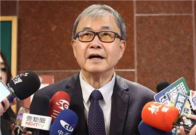 立法院教育文化委員會19日邀請教育部長鄭英耀就新修正的「高級中等以下學校教師解聘不續聘停聘或資遣辦法」進行報告。