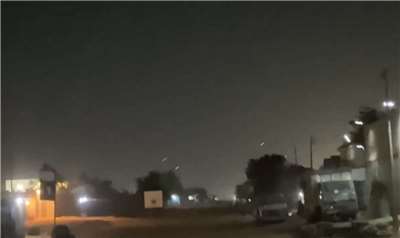 尼日首都尼阿美國際機場附近29日凌晨爆發一陣猛烈槍聲與爆炸巨響。(X@BrantPhilip_)