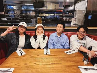 左至右：豬豬、小黎、內克、Eric