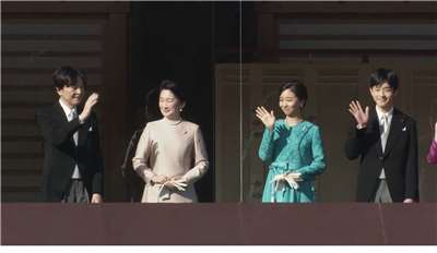 日本皇室接受民眾賀年，悠仁親王(右1)首度參加。 (圖:翻拍自宮內廳發布影片)