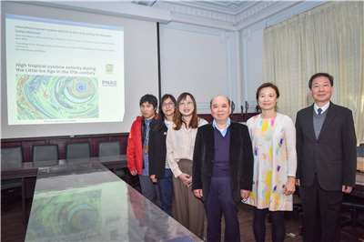 台師大理學院院長陳界山(右1)出席研究成果發布會。右2依序為台師大永續管理與環境教育研究所副教授林冠慧、中研院院士王寳貫、台大海洋中心助理研究員曾琬鈴。(照片由台師大提供)