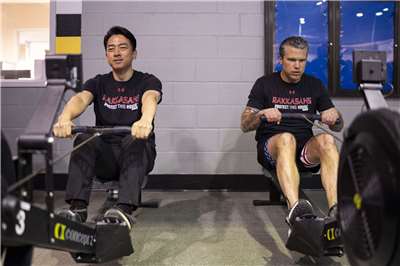 美日防長會談前先上演體能對決。 (圖:美國戰爭部)