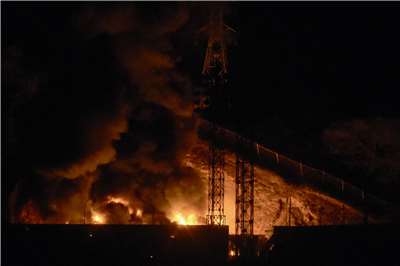 美國3日突襲委內瑞拉，委內瑞拉首都卡拉卡斯的蒂烏納堡（Fort Tiuna）軍事基地爆炸起火。資料照片。