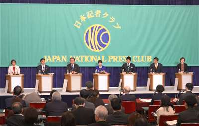 日本執政與在野黨黨魁26日在日本記者俱樂部舉辦「討論會」，就消費稅減稅等主要政策等展開辯論。(圖擷自YouTube)