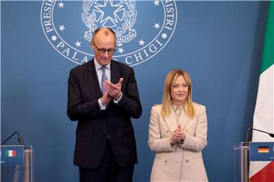 德國總理梅爾茨(Friedrich Merz)今天(23日)訪問羅馬，與義大利總理梅洛尼(Giorgia Meloni)舉行元首峰會。(路透社/達志影像)