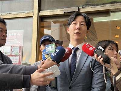 民進黨發言人吳崢轉述選對會會議結論。(劉玉秋攝)