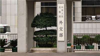 中國外交部今天（26日）發布提醒，宣稱近來日本「社會治安不靖，針對中國公民違法犯罪案件多發」，且部分地區連續發生地震，中國公民「在日本面臨嚴重安全威脅」，由於農曆春節臨近，該部及中國駐日本使領館提醒中國公民「近期避免前往日本」。 (圖:FB/MFAofficeHK)