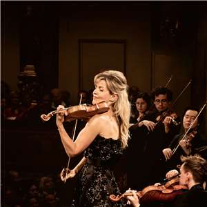 當代小提琴傳奇天后安．蘇菲．慕特（Anne-Sophie Mutter）今年一月展開登台五十週年巡演，並將首站獻給與她情感深厚的台灣。(©JuliaWesley／NSO提供)