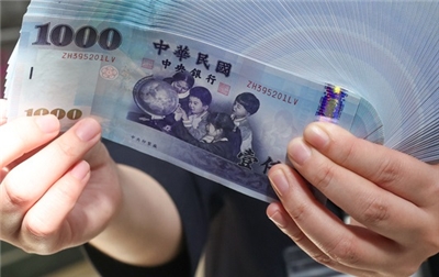 台北股市今天(27日)再造新猷，新台幣匯率今天收盤突破31.5元關卡。(圖：中央社)