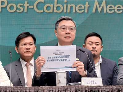 行政院長卓榮泰8日召開記者會，呼籲立法院盡速審議總預算。(鄭佑漢 攝)