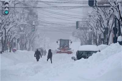 圖為日本北海道去年初的大雪。(檔案照)
