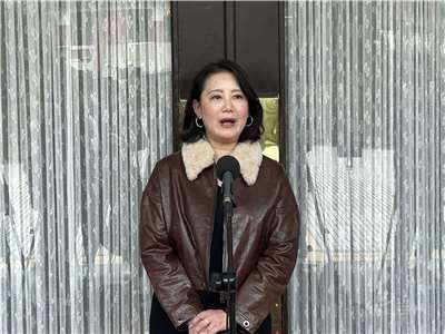 立法院(30日)召開本會期最後一次院會，民眾黨團自提的規模新台幣4,000億元國防特別條例列入報告事項議程，但未把政院版國防特別條例列入議程。兼任民進黨政策會執行長的立委吳思瑤表示，每個版本都應被平等討論，並無大小之分，朝野應就修法條文直球對決，勿丟包政院版國防特別條例。(趙婉淳 攝)