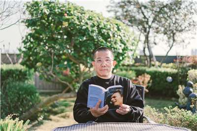  詩人周星瀚於台語詩界耕耘多年，致力推廣台語詩文，發行過多本著作。