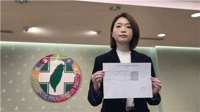 民進黨發言人韓瑩宣布民進黨2026嘉義縣長初選民調結果（劉玉秋攝）