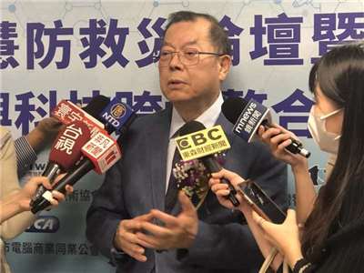 力積電董事長黃崇仁（中）。 (圖：中央社檔案照)