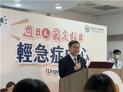 行政院長卓榮泰25日前往桃園敏盛醫院，訪視週日及國定假日輕急症中心(UCC)。(圖：龍潭敏盛醫院臉書)