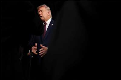 美國總統川普29日出席甘迺迪中心(Kennedy Center)舉行的紀錄片「梅蘭妮亞」(Melania Trump)首映會，並回答媒體提問。