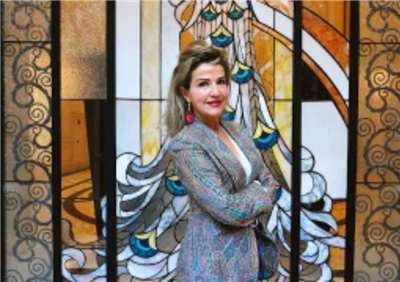 小提琴天后安．蘇菲．慕特（Anne-Sophie Mutter）本週末將在台北揭開50週年全球巡演的新篇章，21日抵台後精神奕奕接受電視台專訪。(牛耳藝術提供)