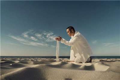  藝術家優席夫的歌唱之夢終於實踐｜《Voyager》唱出數十年來的人生歷程