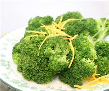 今年冬季青花菜(圖)價格大幅下跌，有媒體稱是政府政策造成，農業部農糧署今天(3日)澄清，近期價格波動是因氣候造成集中採收，呼籲勿引用錯誤資訊。(農糧署提供)