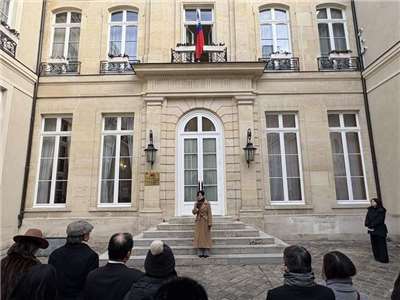 駐法國台北代表處1日舉行元旦升旗典禮，駐法代表郝培芝說，過去一年，法國挺台力道顯而易見。 (圖：中央社)