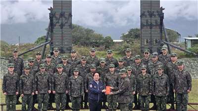總統賴清德抵達花蓮基地，視導「天弓三型」防空飛彈連。(劉玉秋攝)