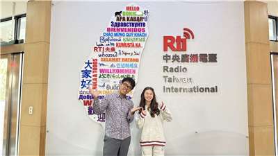 《臺灣夜市 Taiwan Yes》主持人曾偉旻，專訪 Eastman Sisters Taiwan Times 的妹妹東方美媚