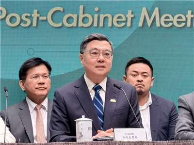 針對今年度總預算卡關，行政院長卓榮泰8日率各部會首長親上火線召開記者會。(鄭佑漢 攝)