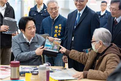 賴清德總統2日參訪「天主教耕莘健康管理專科學校附設宜蘭縣私立勁好園綜合長照機構」。 (圖:總統府)