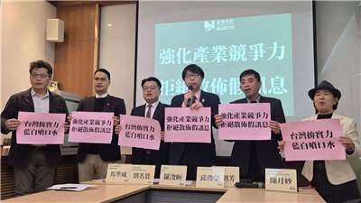 台灣北社20日舉辦記者會，邀請學者專家從供應鏈合作、產業升級等角度，說明本次台美關稅降低的實質內容與正向意義。(劉玉秋攝)