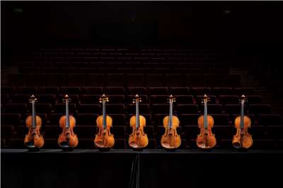 「瓜奈里家族．超凡之音」奇美提琴音樂饗宴，首次集結瓜奈里家族三代共７把傳世名琴，呈現製琴家族工藝的完整傳承與突破。(奇美博物館提供)