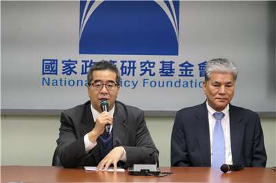 國民黨副主席蕭旭岑和國家政策研究基金會副董事長李鴻源今天(28日)宣布，將於2月2日至4日率專家學者訪問中國北京，參加由雙方智庫舉辦的「兩岸交流合作前瞻論壇」。(趙婉淳 攝)