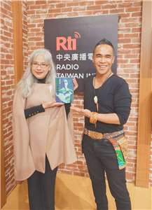 Voice to the World 節目主持人介文專訪阿美族國際藝術家 / 歌手優席夫Yosifu