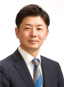 日本首相高市早苗的繼子山本建(圖)宣布棄選眾議員。（福井縣議會官網）