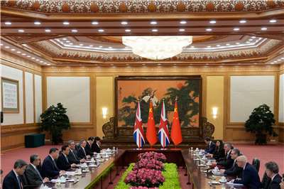 中國國家主席習近平在北京人民大會堂接見英國首相施凱爾（Keir Starmer)。